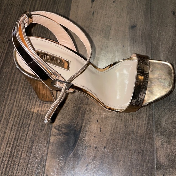 Rose gold sandals - Picture 3 of 4